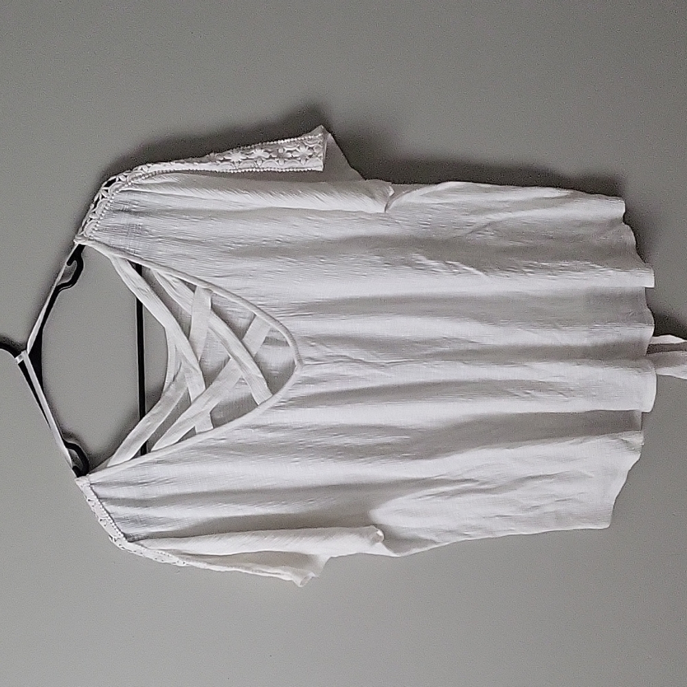 White blouse - Picture 2 of 5